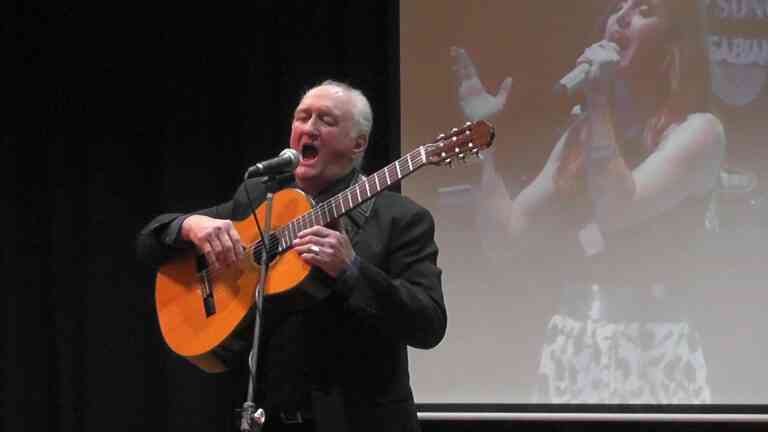 30º aniversario Familia Piemontesa: Julián Ratti cantó en homenaje a los Inmigrantes