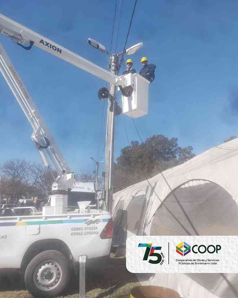 Cooperativa realiza conexiones de fibra óptica en predio del Ferrocarril