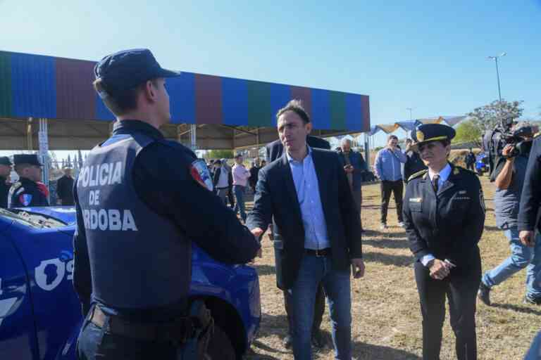 Gobierno de Córdoba entregó nuevos patrulleros policiales para reforzar tarea preventiva