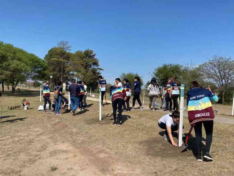 Ipetym 262 y Municipio: Plantaron árboles en Acceso Sur