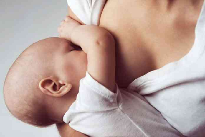 Estudio científico: Anticuerpos de vacunas por covid, son transferidos a la leche materna