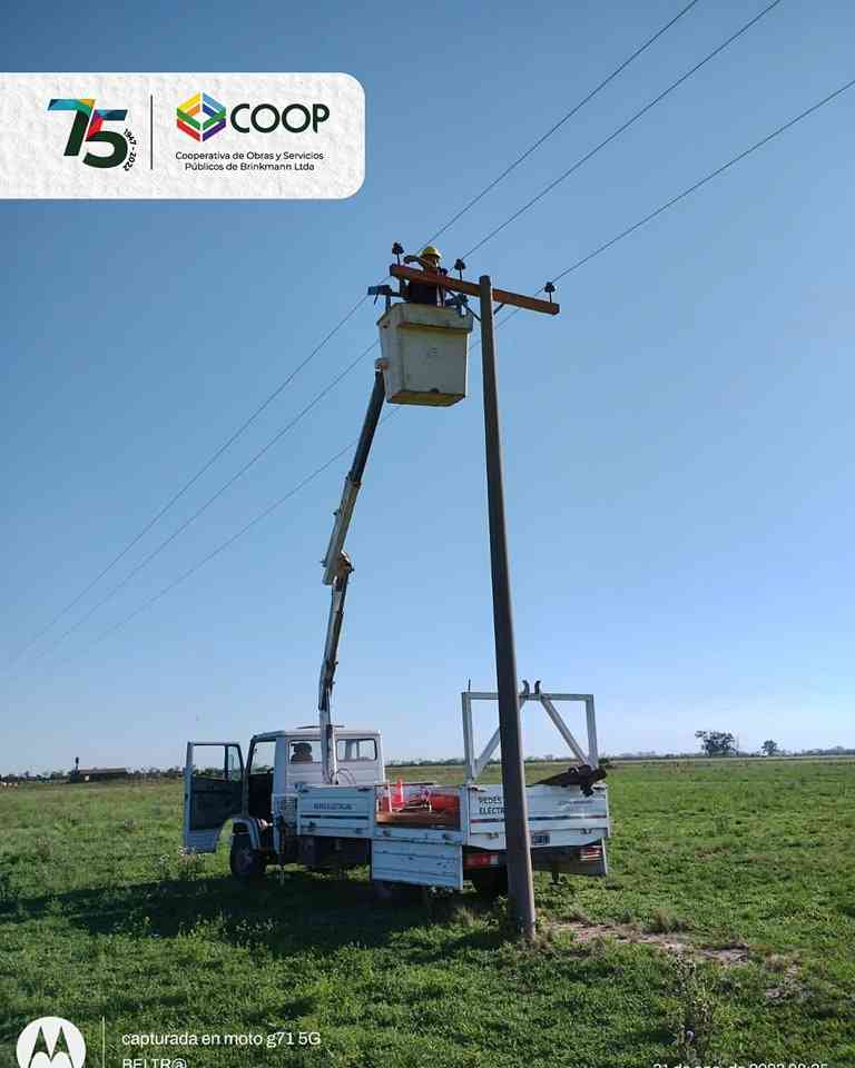 Cooperativa: Realizaron tareas de mantenimiento en tendido eléctrico de Zona Rural Este