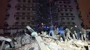 Suman víctimas como consecuencia del fuerte sismo en Turquía y norte de Siria