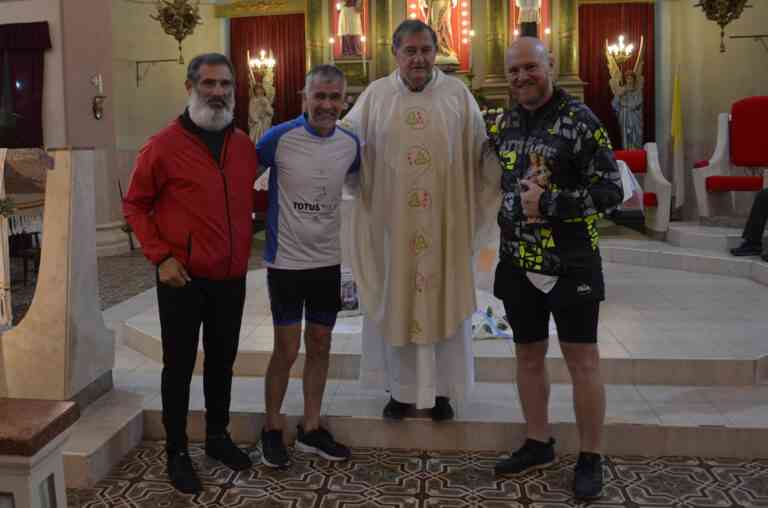Ciclistas unen Basílica de Vignaud con Basílica en Almagro (Capital Federal)