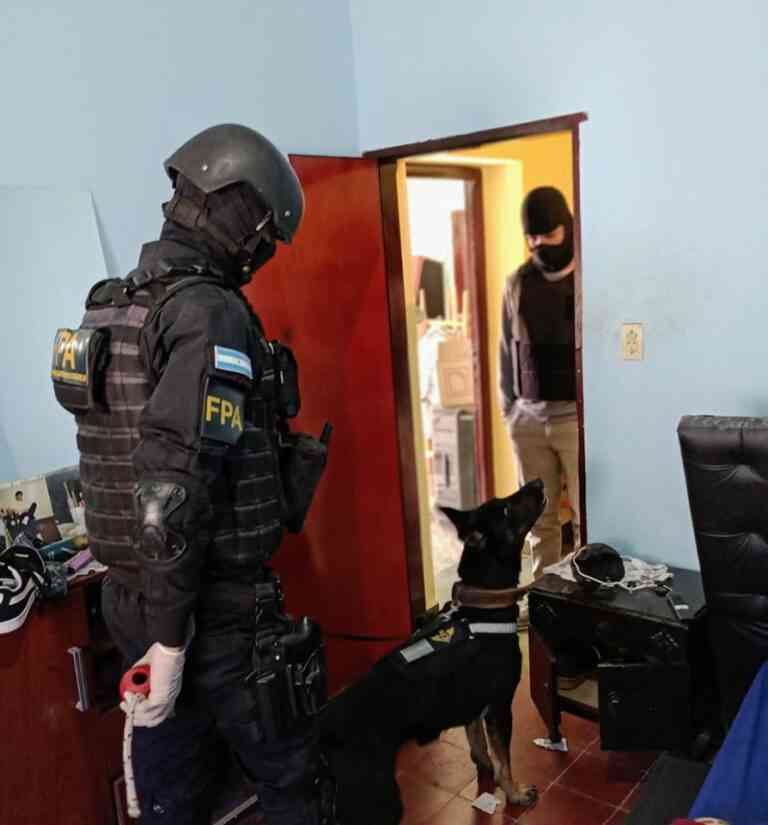 Fuerza Policial Antinarcotráfico realizó operativo en Villa Santa Rosa de Río I