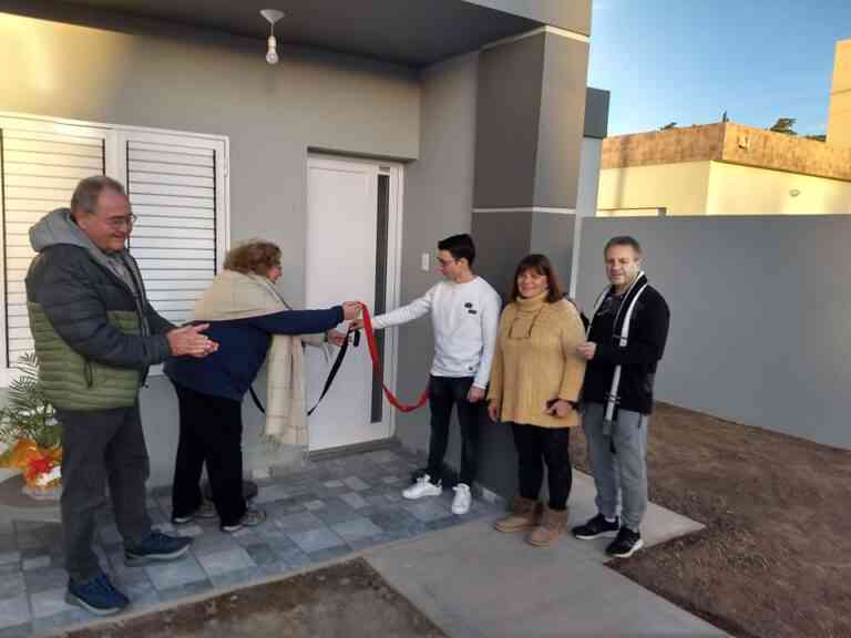Fundación «Construirnos» entregó vivienda 93 a Facundo Ferrero