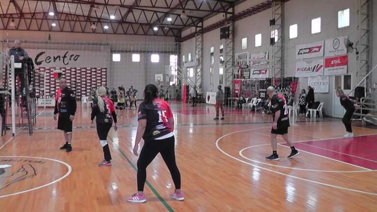 Se juega en el Polideportivo de Centro: Torneo Internacional Femenino +50 de Newcom