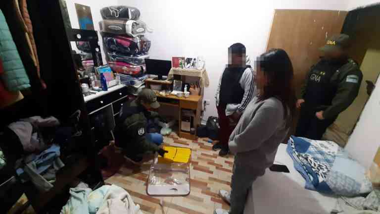 Gendarmería: Incautaron encomiendas con ropa, en cuyo interior se descubrieron ladrillos con cocaína