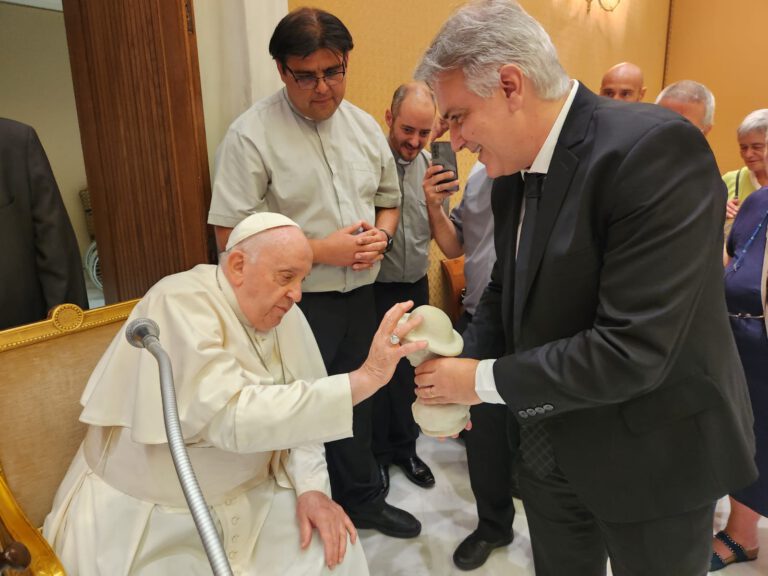 Francisco brindó audiencia a Cordobeses que acompañan al Arzobispo Angel Rossi
