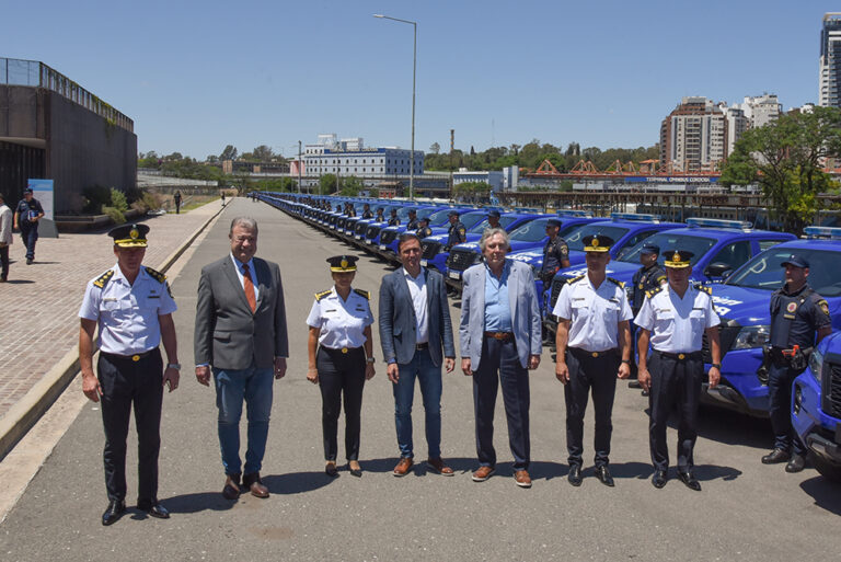 Autoridades presidieron entrega de 150 camionetas a la Policía de Córdoba