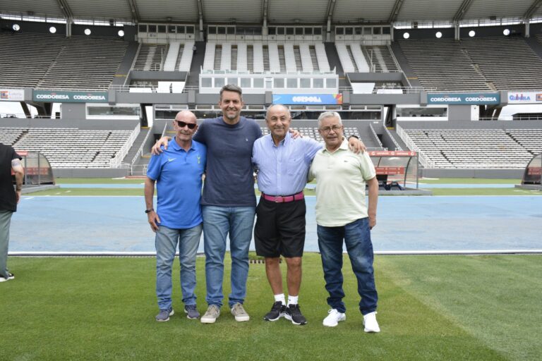 Osvaldo «Pitón» Ardiles visitó el Estadio Kempes