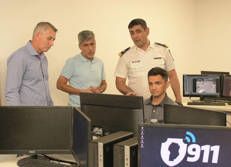 Ministro de Seguridad visitó instalaciones de Centro de Comunicaciones y Videovigilancia