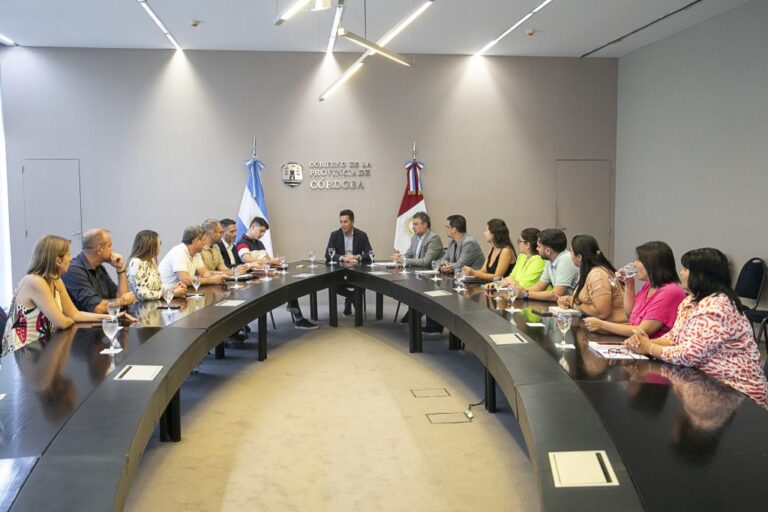 El Ministro Calvo recibió a Jefes Comunales del Departamento de Río Primero