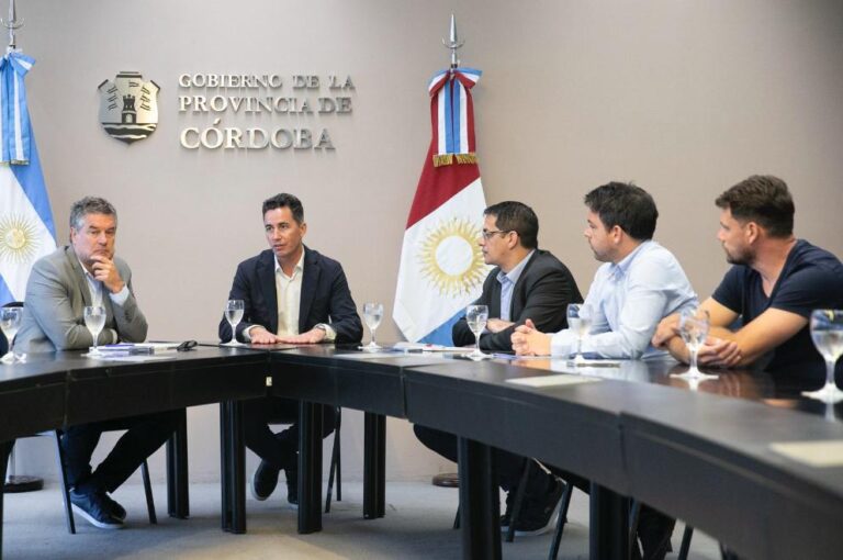 Intendentes de Río II fueron recibidos por el Ministro de Gobierno Manuel Calvo