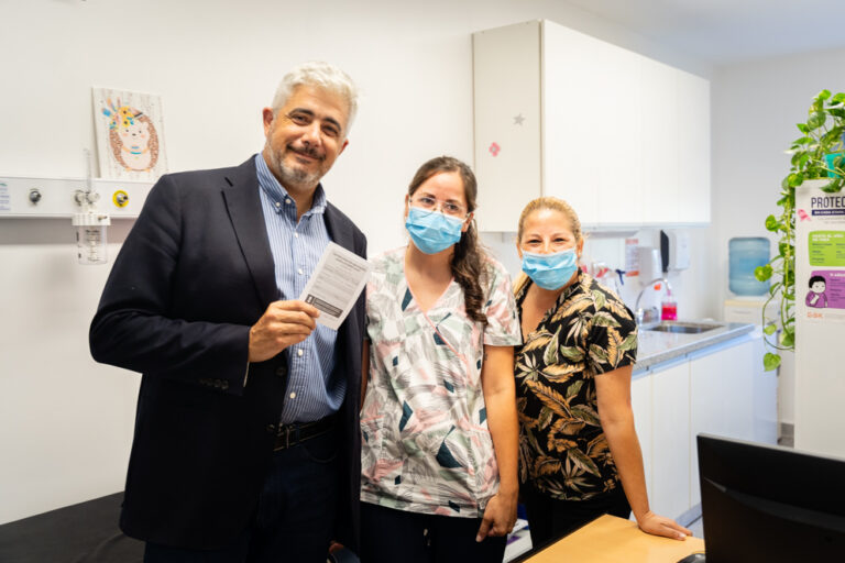  Covid-19: Ministro de Salud recibió refuerzo semestral de vacunación